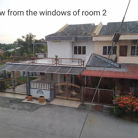 Purple Dream Home Teluk Panglima Garang Værelse billede