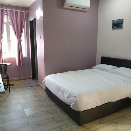 Purple Dream Home Teluk Panglima Garang Eksteriør billede